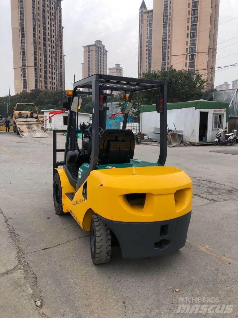 Komatsu FD30 Дизелови камиони