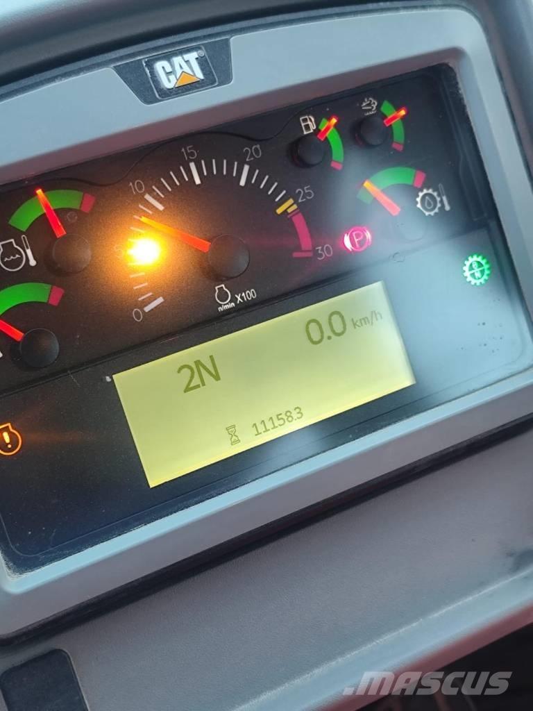 CAT 980M Колесни товарачи