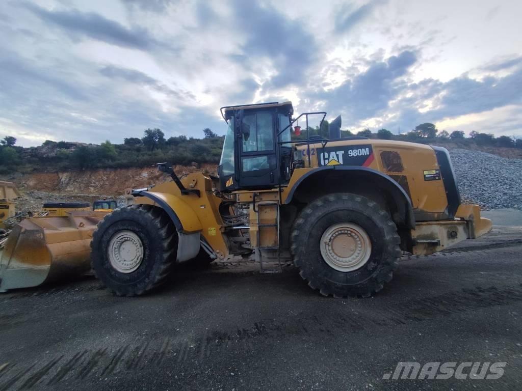 CAT 980M Колесни товарачи