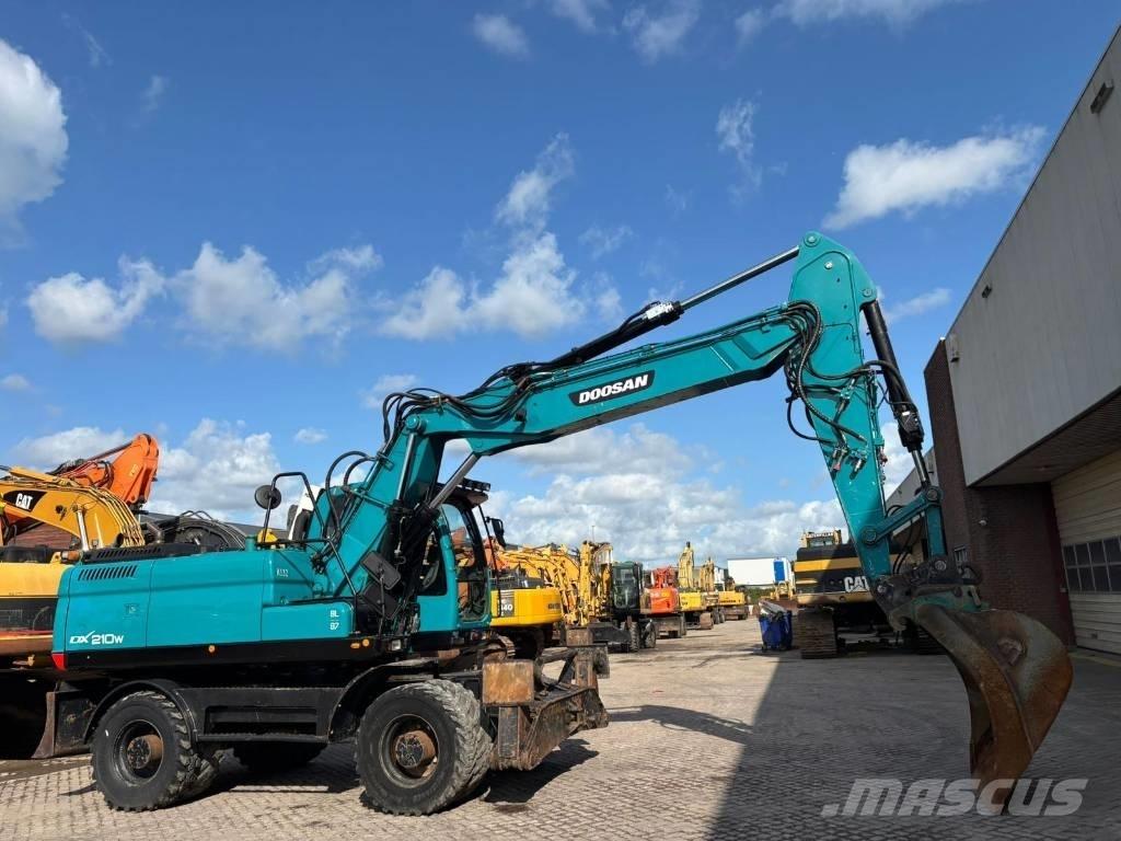 Doosan DX 210 W Колесни екскаватори
