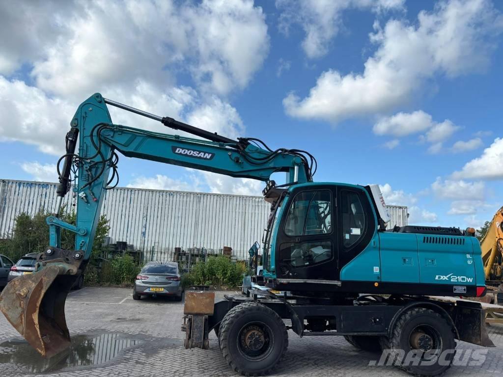 Doosan DX 210 W Колесни екскаватори