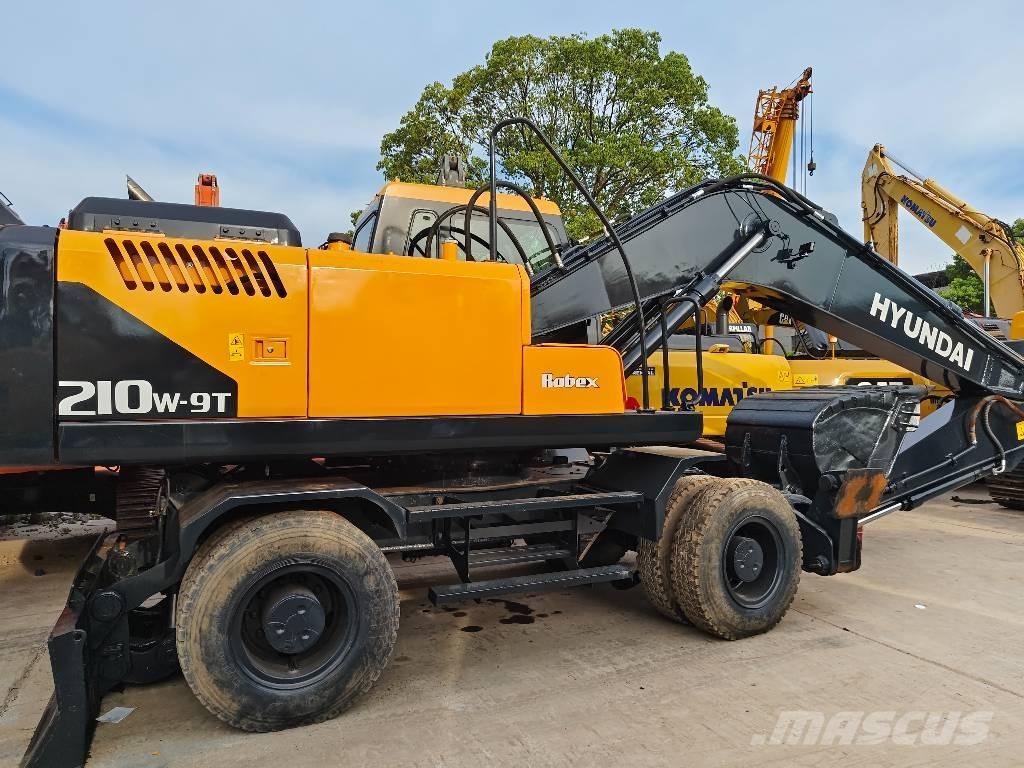 Hyundai R210w-9 Колесни екскаватори