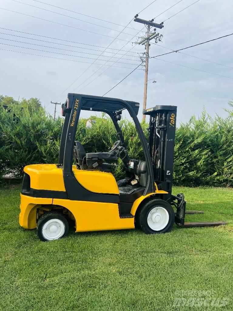 Yale 2500D Дизелови камиони