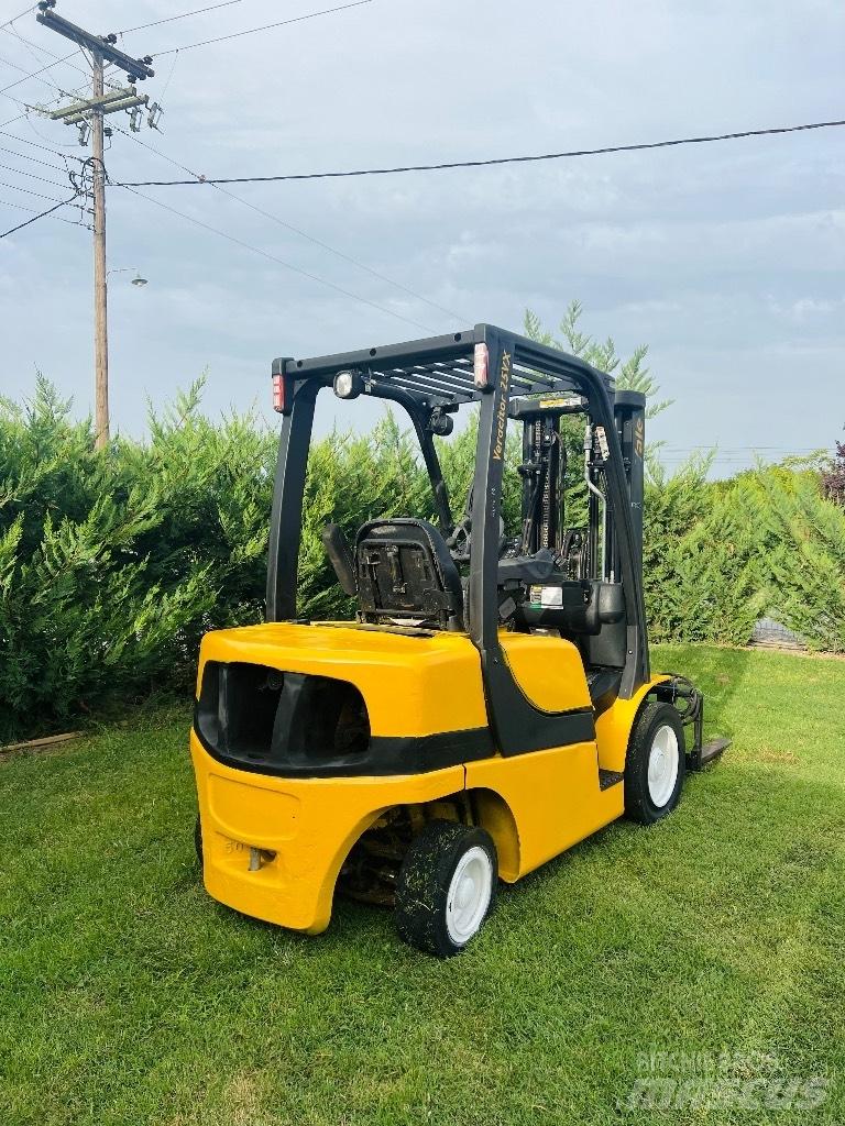 Yale 2500D Дизелови камиони