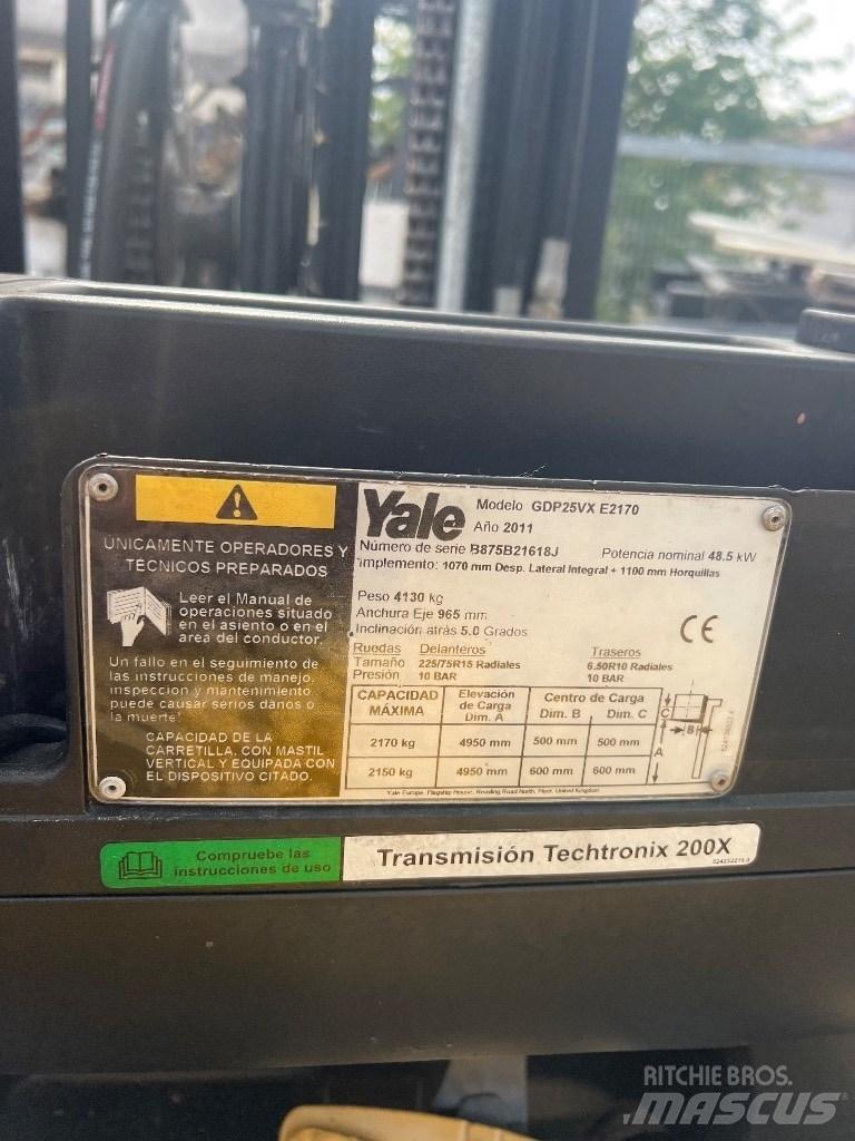 Yale 2500D Дизелови камиони