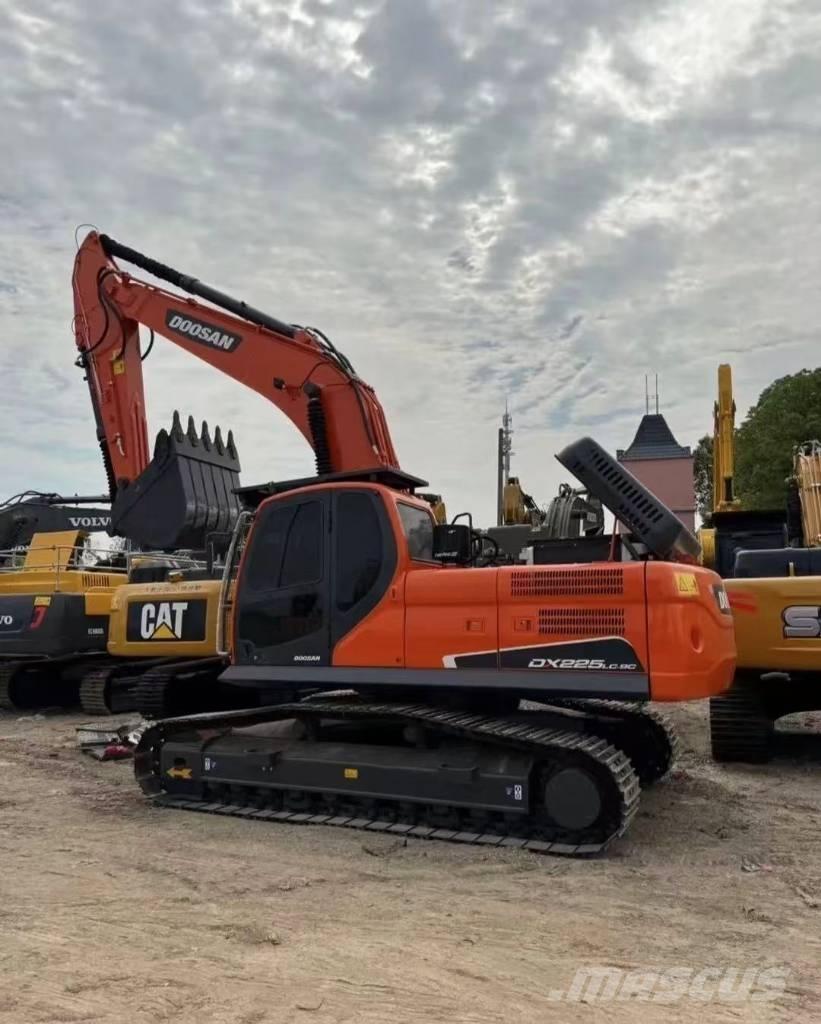 Doosan 225 DX Верижен екскаватор