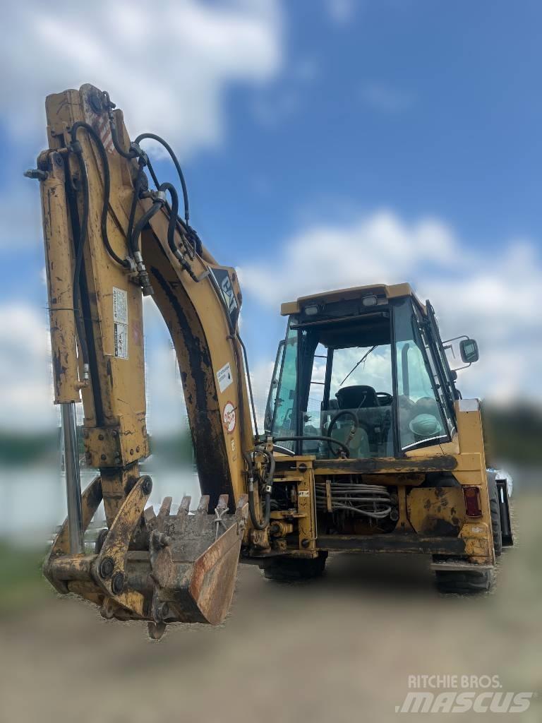 CAT 428 Товарач със заден ексватор