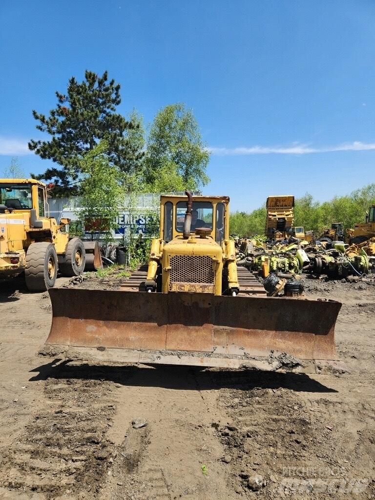 CAT D 6 Верижни булдозери
