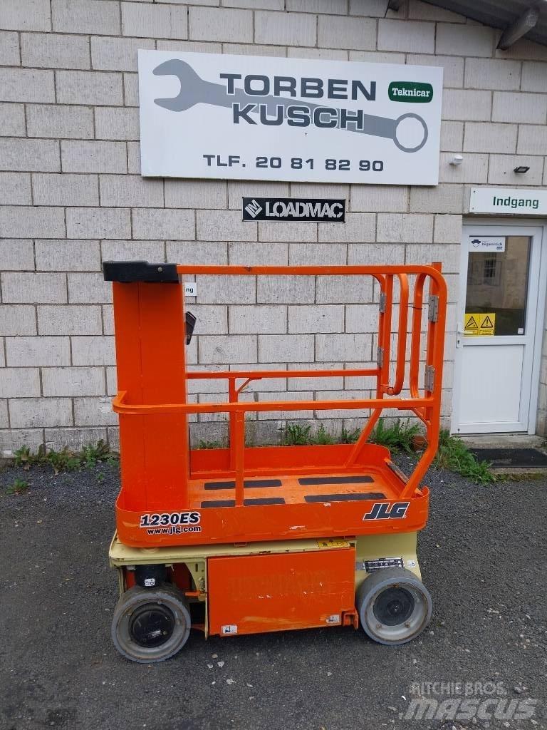 JLG 1230 ES Вертикални мачтови повдигачи
