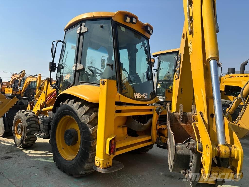 JCB 3 XC Товарач със заден ексватор