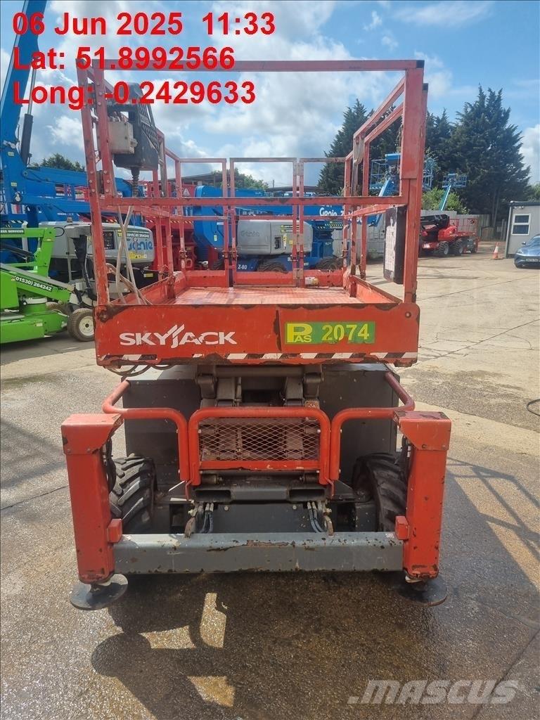 SkyJack SJ 6832 RT Ножични работни платформи