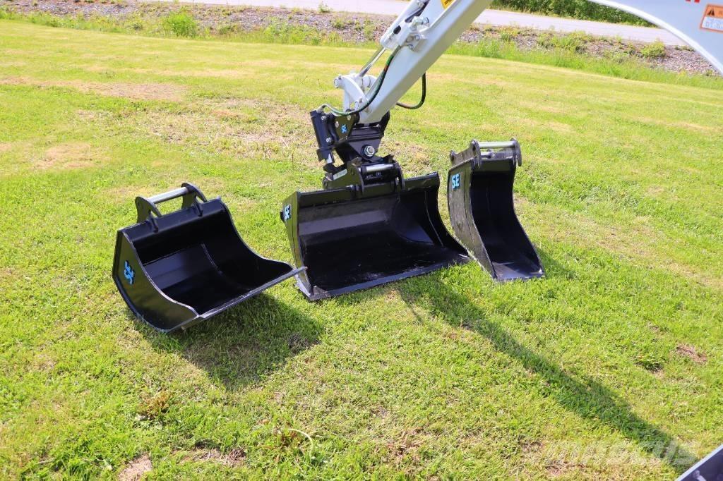 Takeuchi TB210R Мини екскаватори < 7 т