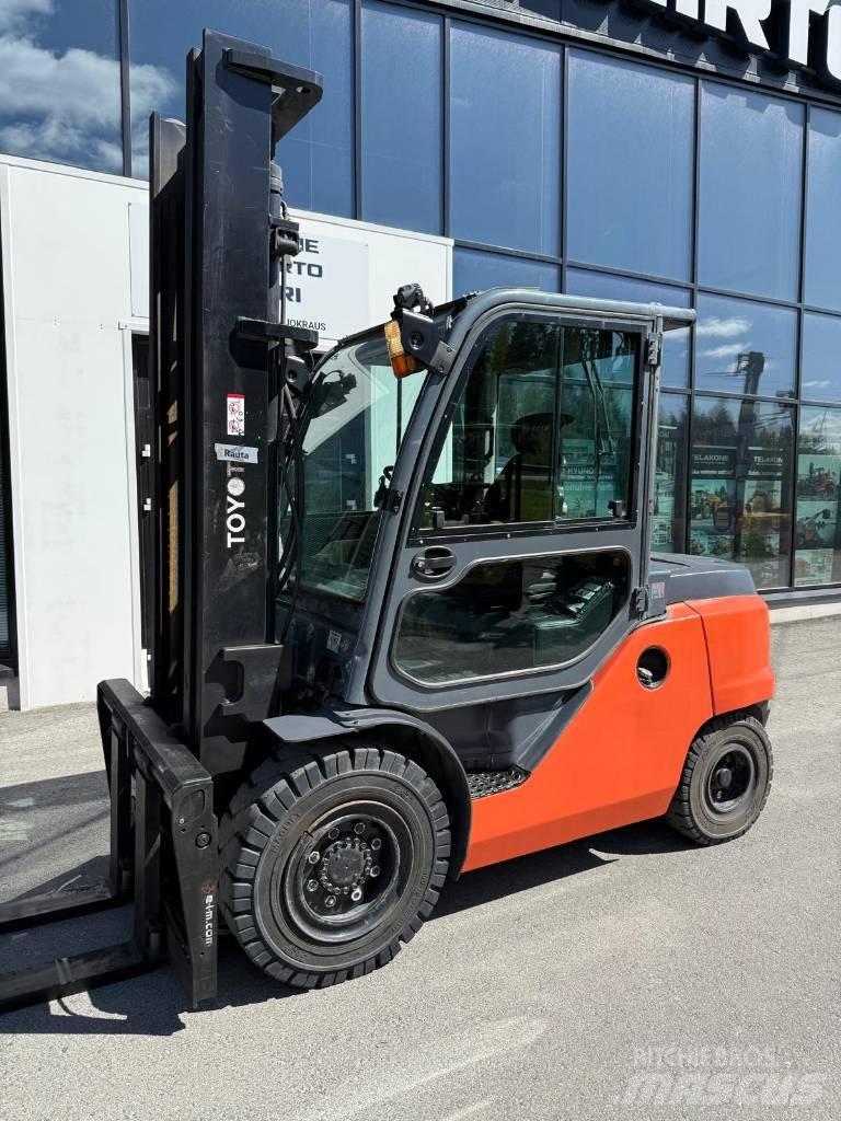 Toyota 40-8 FD45 N Дизелови камиони