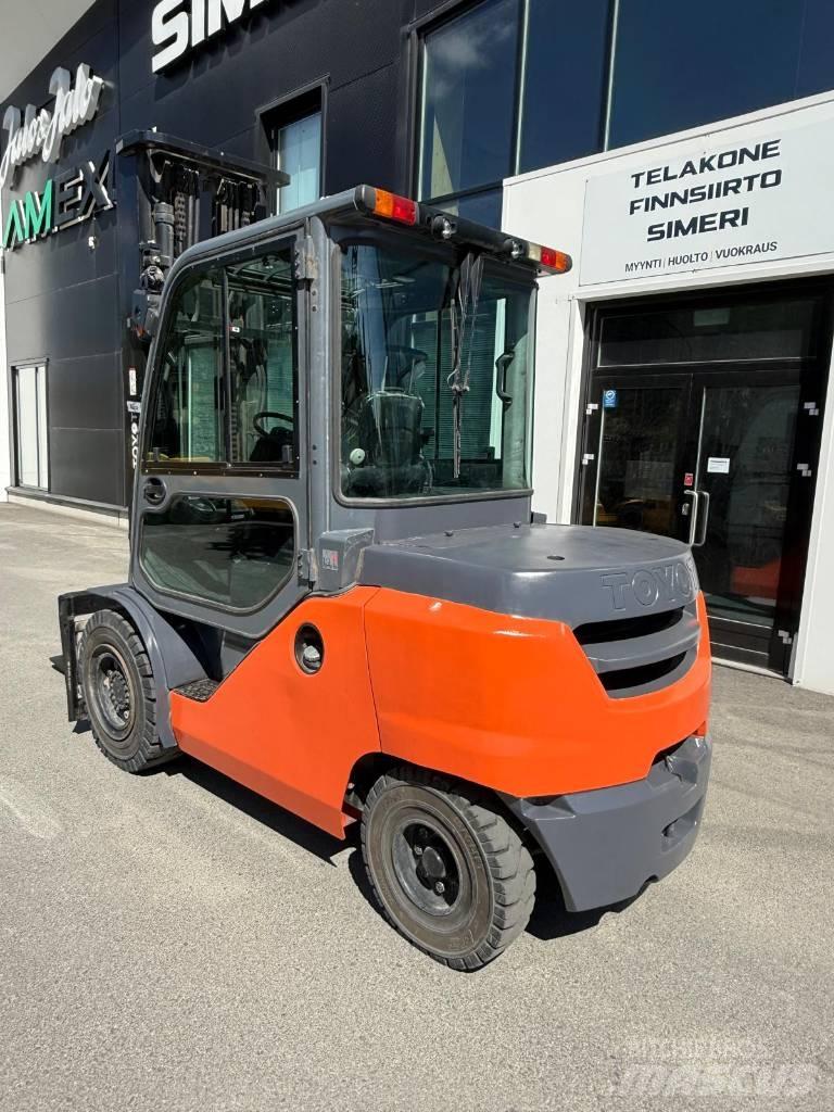 Toyota 40-8 FD45 N Дизелови камиони