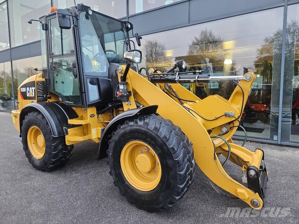 CAT 908m Колесни товарачи