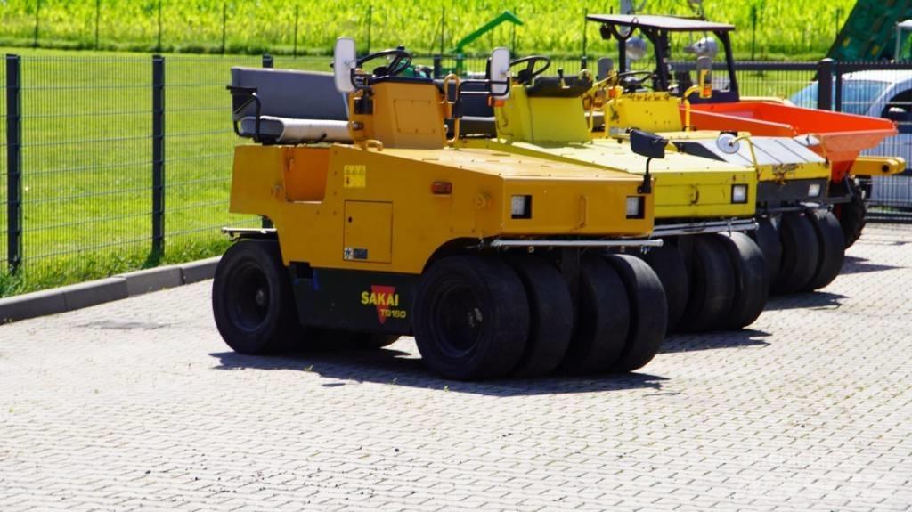 Sakai TS 160 Пневматични гумени  ролки
