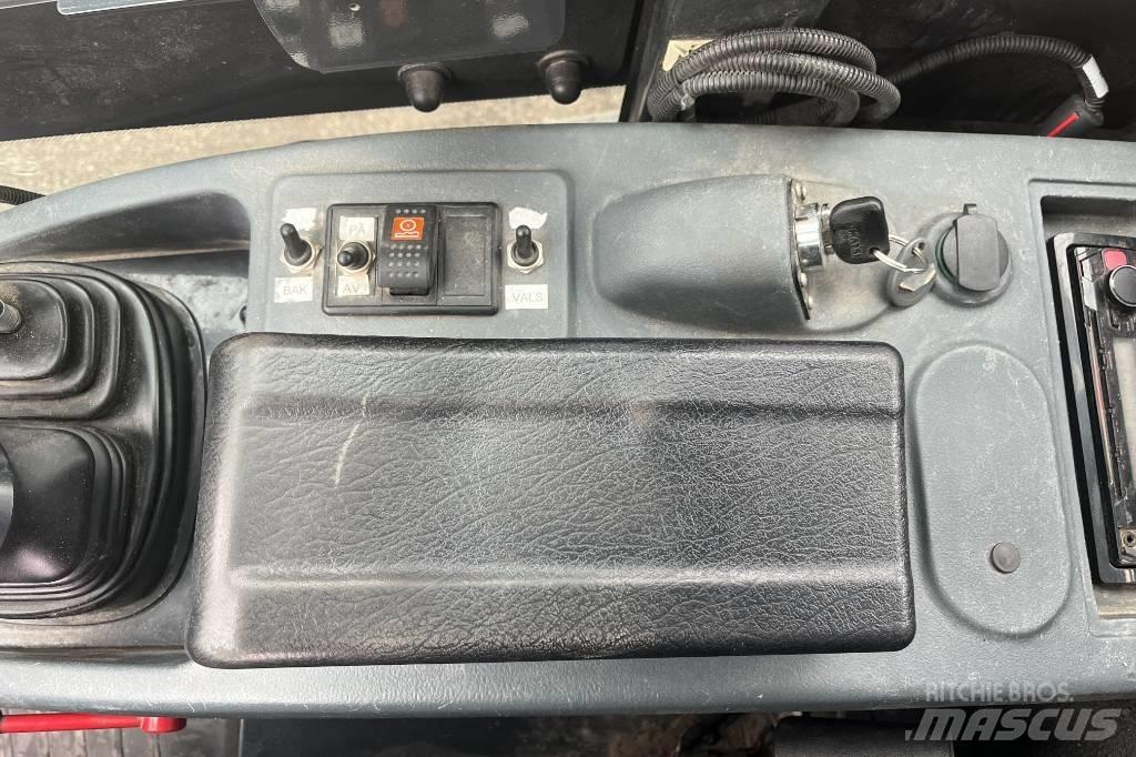 Komatsu WA 80 M Колесни товарачи