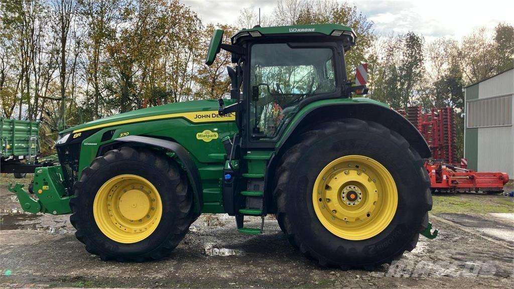 John Deere 8R 370 Трактори
