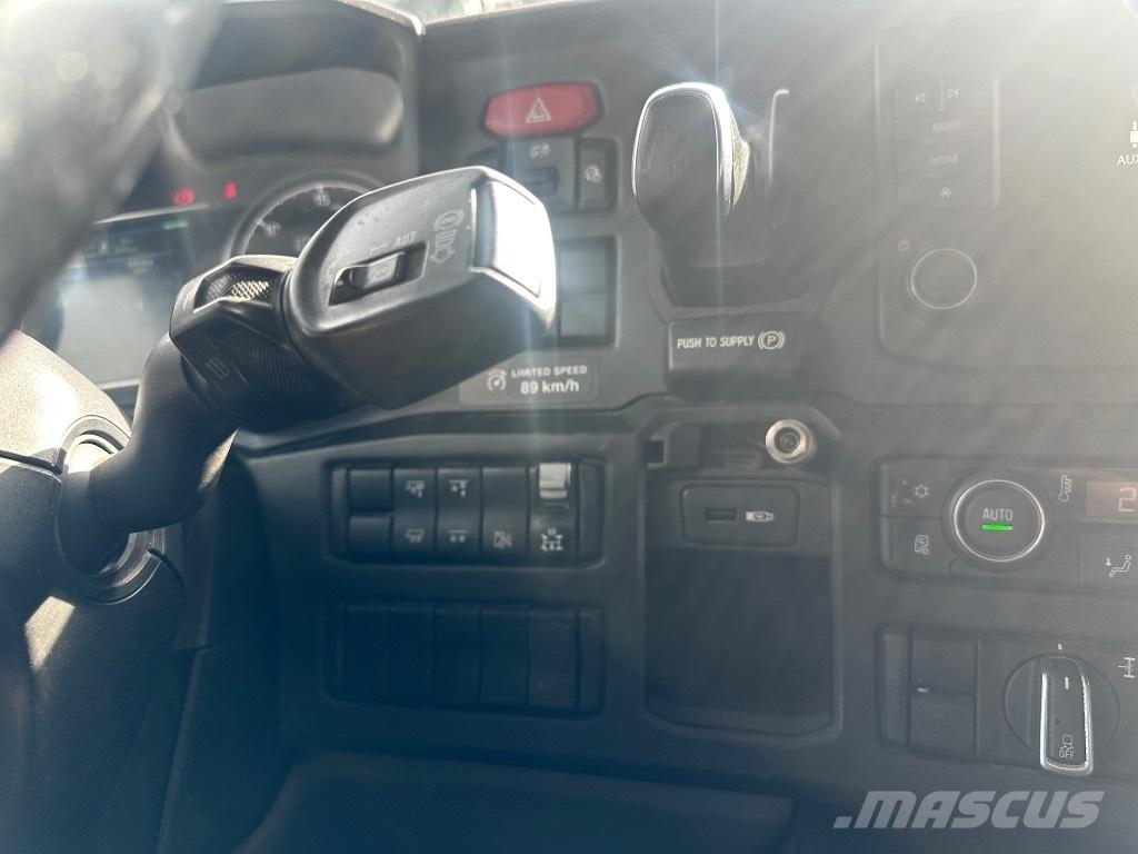 Scania P 370 6x2*4 Камиони с кран с кука