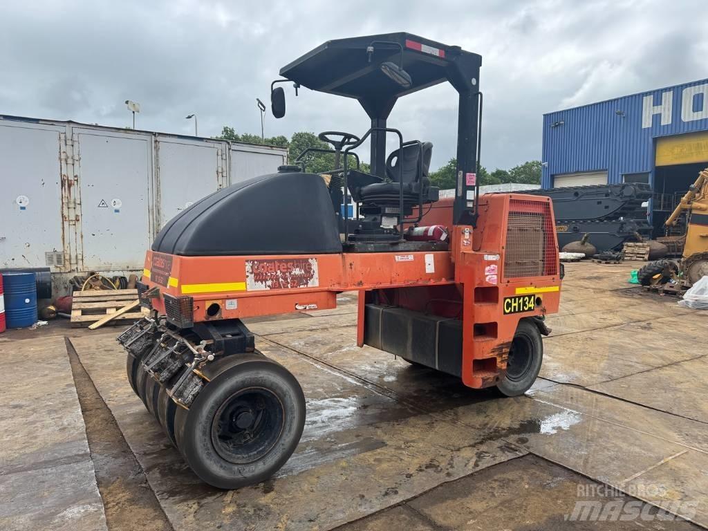 Dynapac CP 142 Пневматични гумени  ролки
