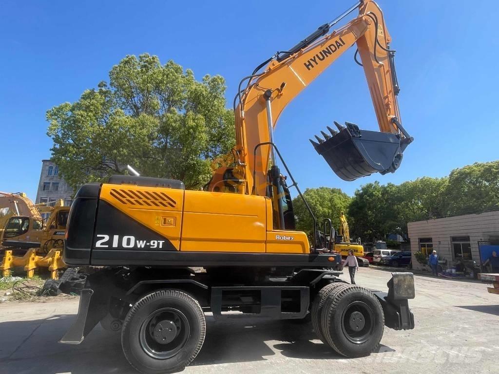 Hyundai 210W-9 Колесни екскаватори