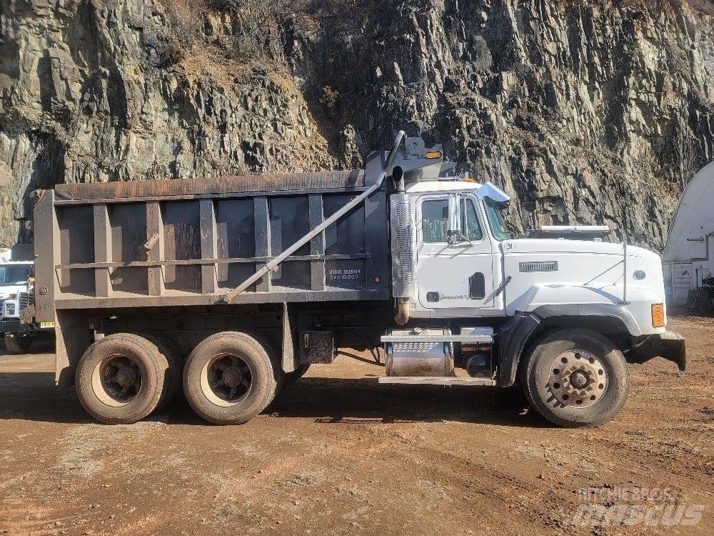 Mack CL 713 Самосвал