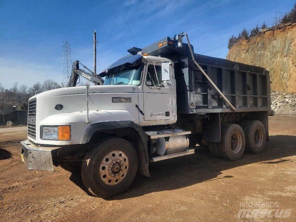 Mack CL 713 Самосвал