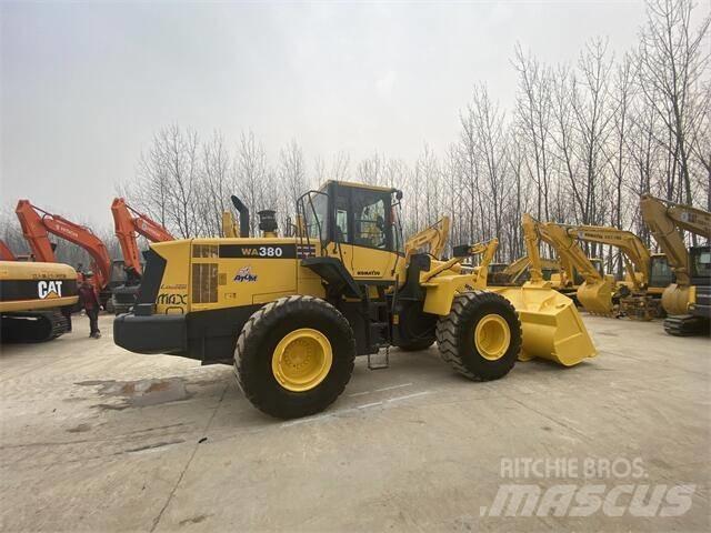 Komatsu WA380 Колесни товарачи