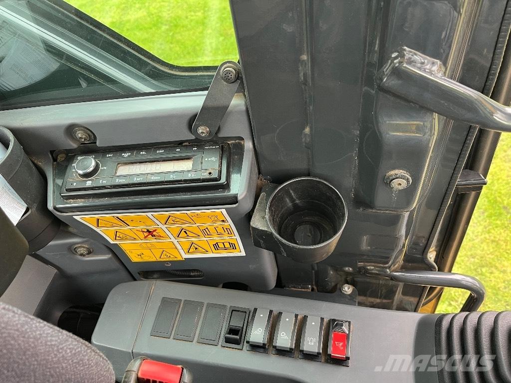 Komatsu PW 118 Колесни екскаватори