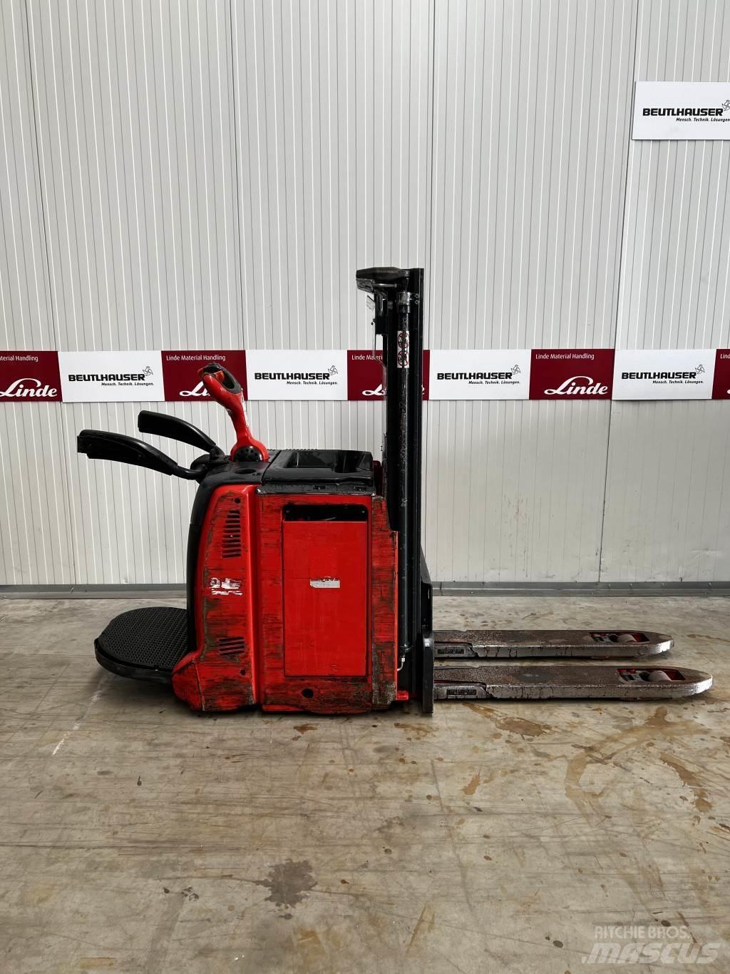 Linde D12AP Колички високоповдигачи с теглич