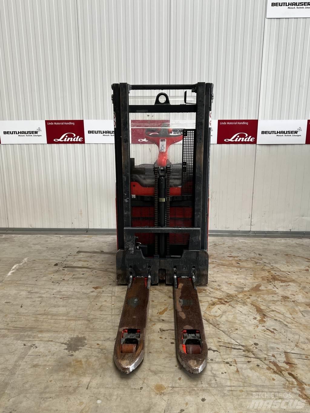 Linde D12AP Колички високоповдигачи с теглич