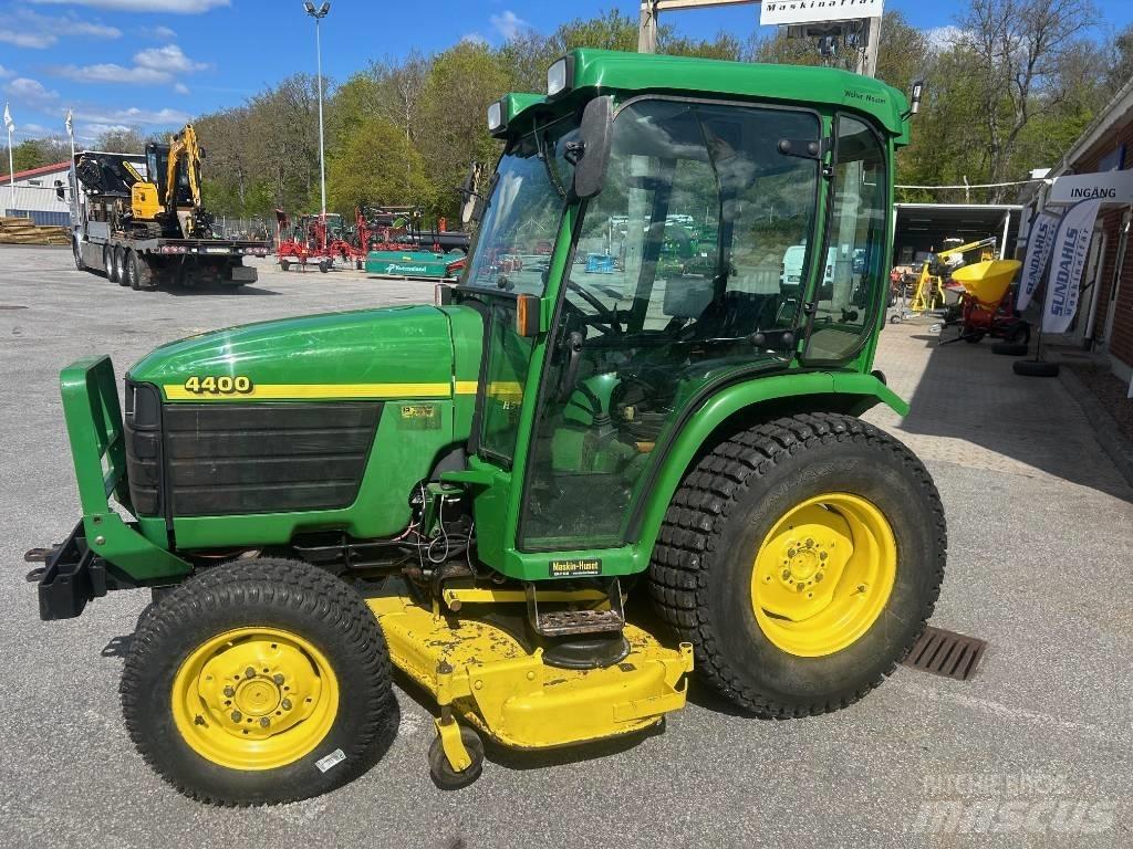 John Deere 4400 Компактни трактори