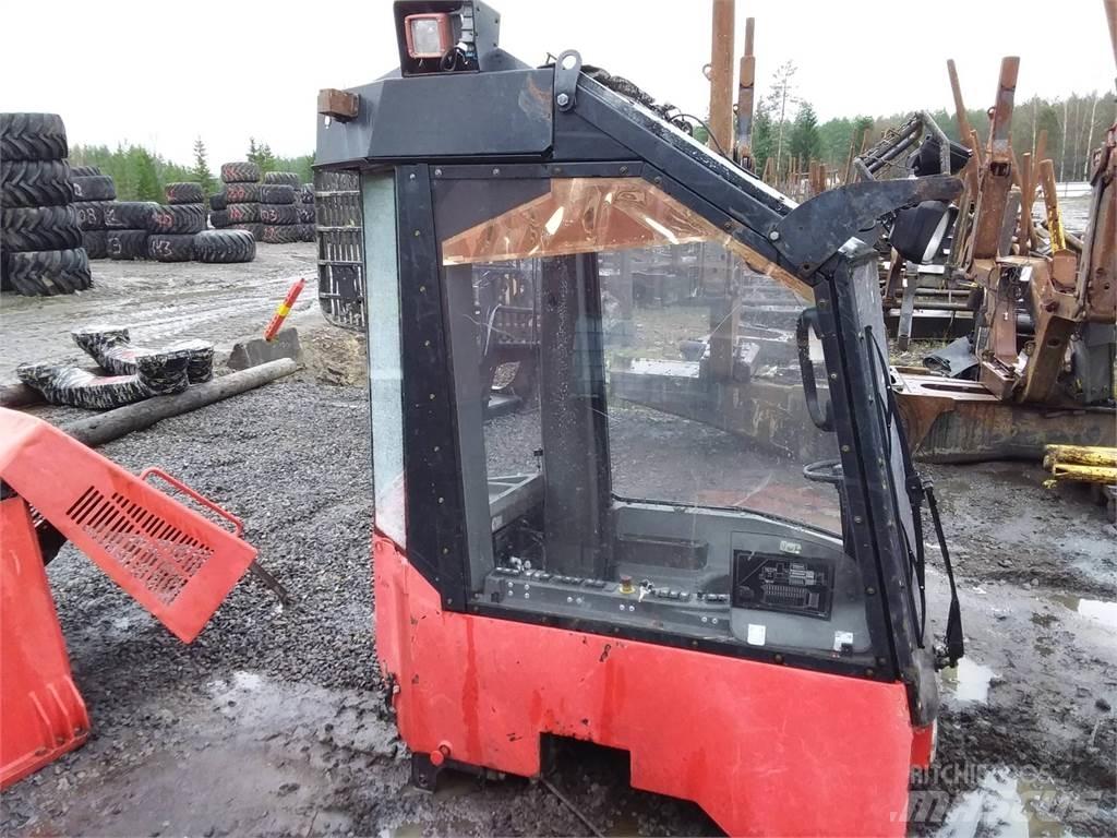 Valmet 911.1 Кабина
