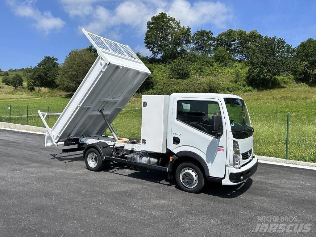 Renault Maxity Пикапи