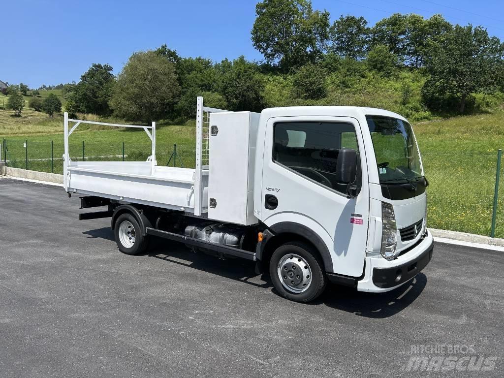 Renault Maxity Пикапи