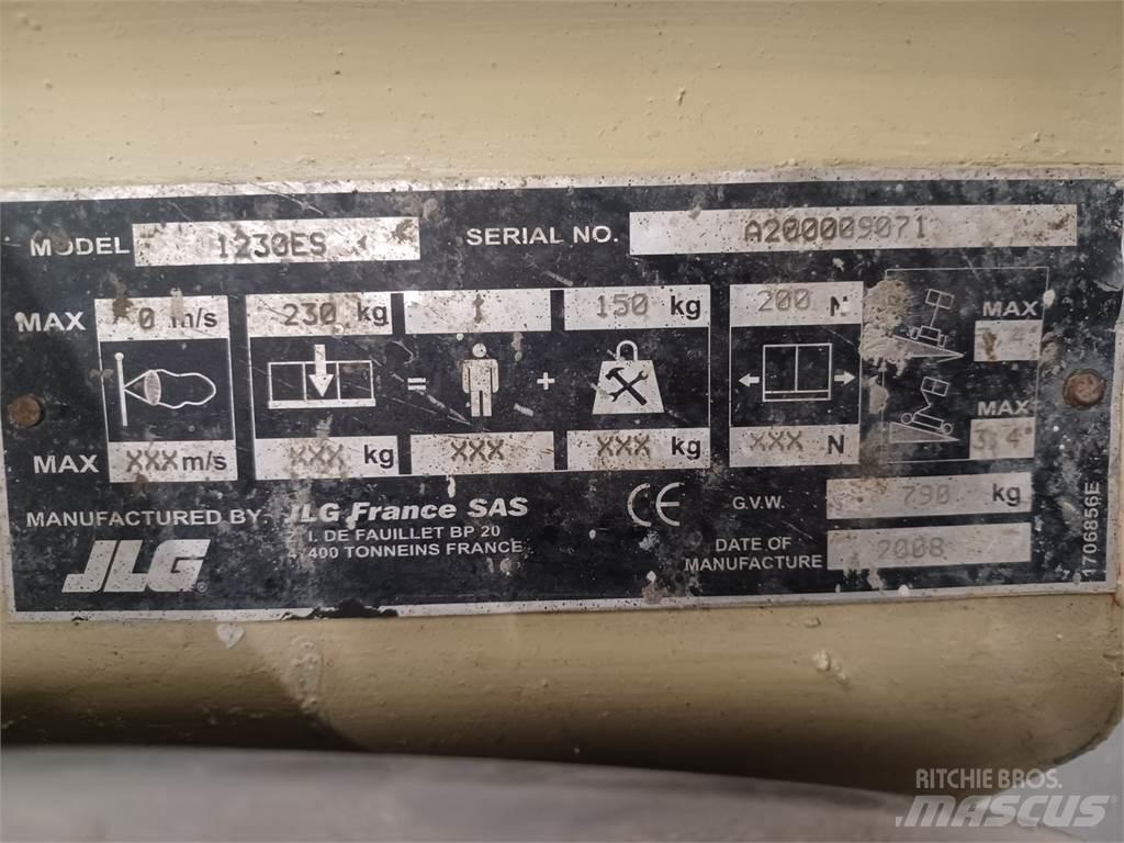 JLG 1230ES Други вишки и платформи