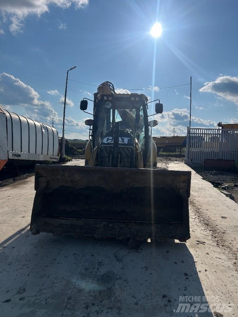 CAT 422 E Товарач със заден ексватор