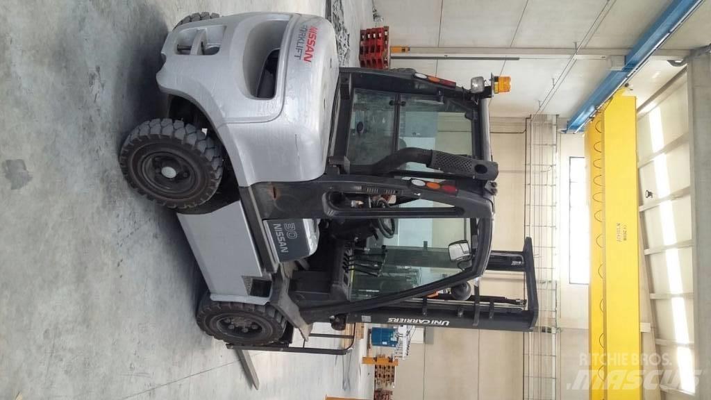 Nissan FGD02A30Q Дизелови камиони