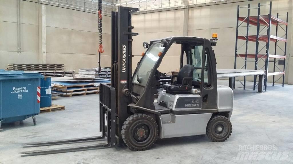 Nissan FGD02A30Q Дизелови камиони