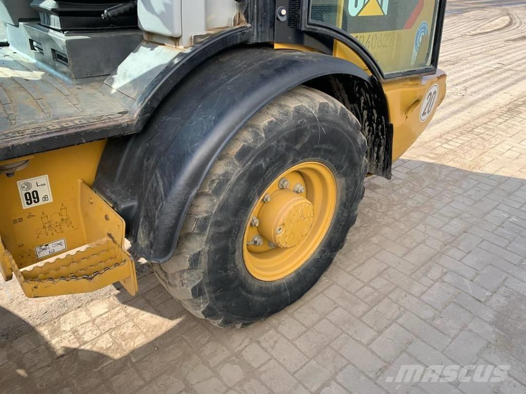 CAT 906 Колесни товарачи