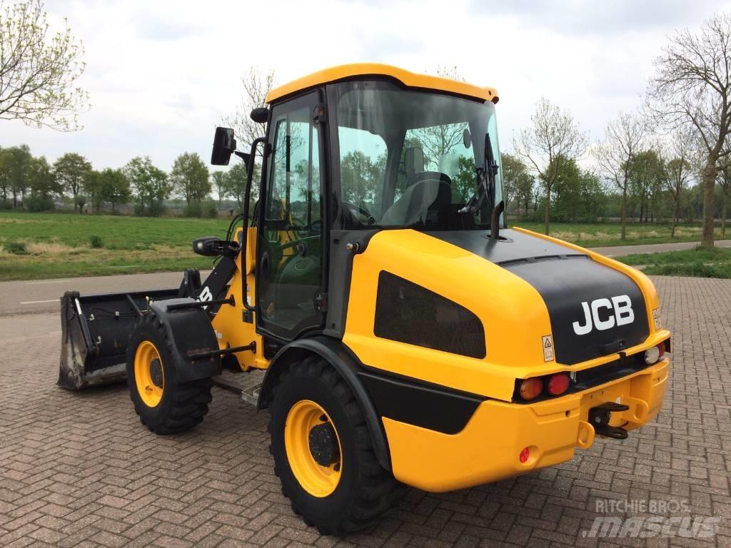JCB 406 Колесни товарачи