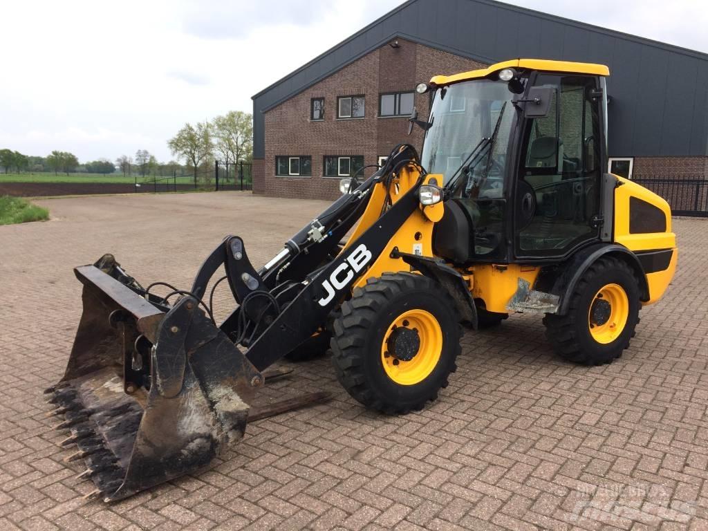 JCB 406 Колесни товарачи