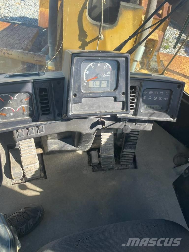 CAT 988 G Колесни товарачи