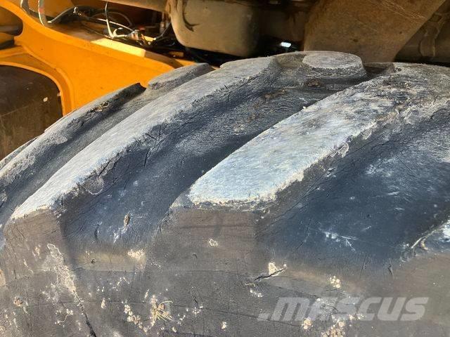 JCB 3 CX Товарач със заден ексватор