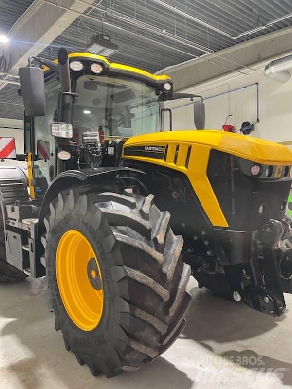 JCB 4220 Трактори