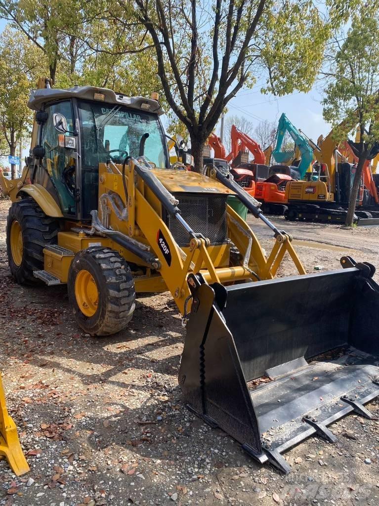 CAT 420 F Товарач със заден ексватор
