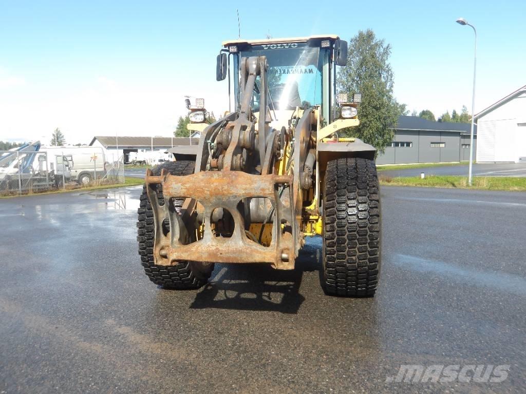Volvo L 110 E Товарач със заден ексватор