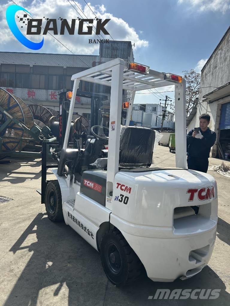 TCM FD30T3C Дизелови камиони