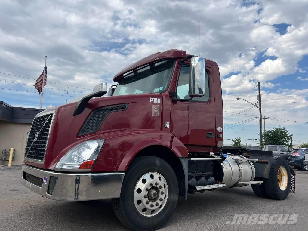 Volvo VNL 42 T300 Влекачи