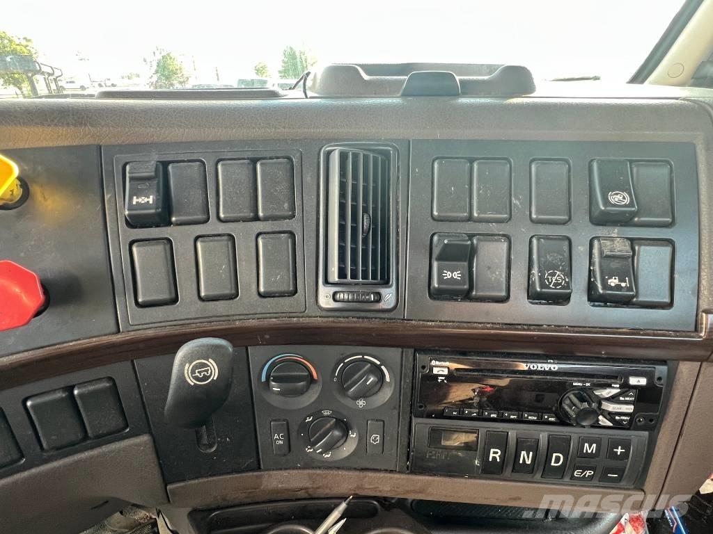 Volvo VNL 42 T300 Влекачи